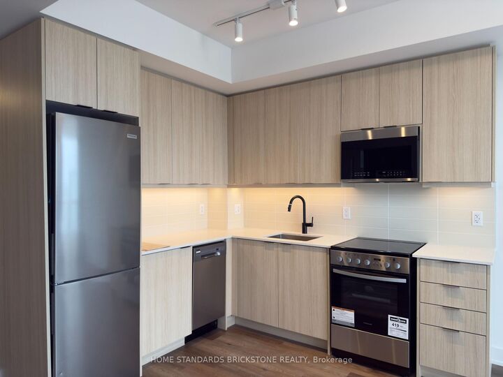 Property Photo:  125 Nipissing Road 1402B  ON L9T 1R3 