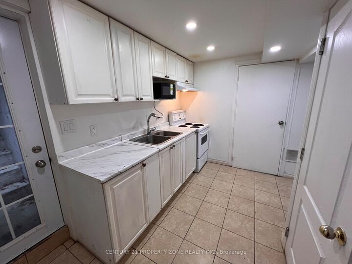 Property Photo: 6 Roehampton Crescent W Basement ON L6Y 2R4