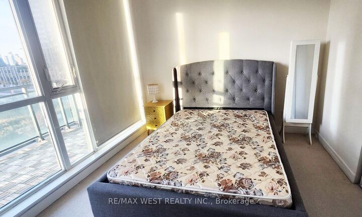 Property Photo:  4099 Brickstone Mews 405  ON L5B 0G2 