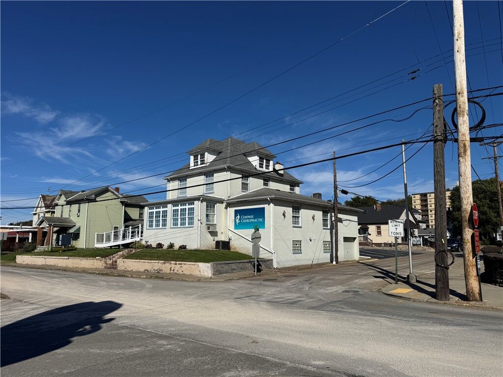 Property Photo:  901 1st Ave  PA 15027 