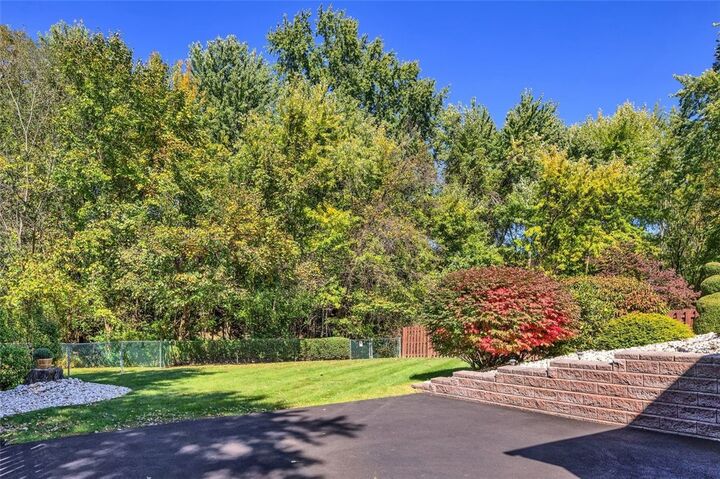 Property Photo:  820 Niagara Drive  PA 15642 