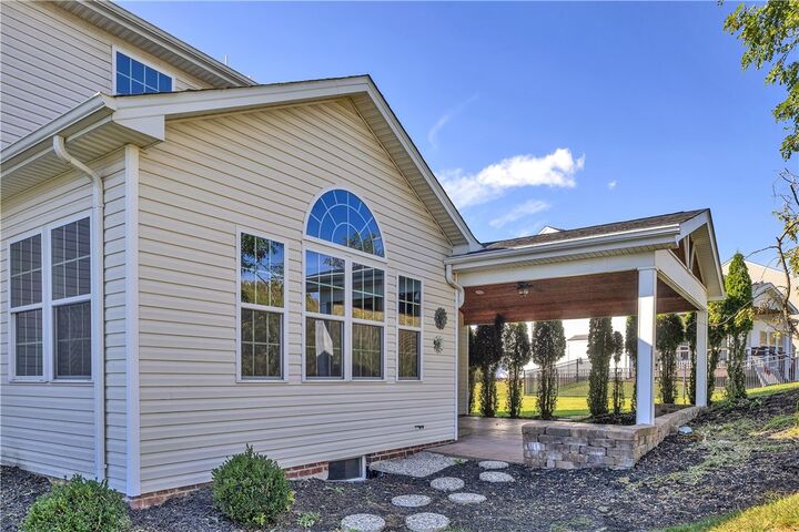 Property Photo:  2084 Majestic Dr  PA 15317 