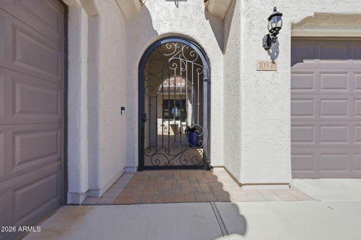 Property Photo: 10910 E Travertine Avenue AZ 85212