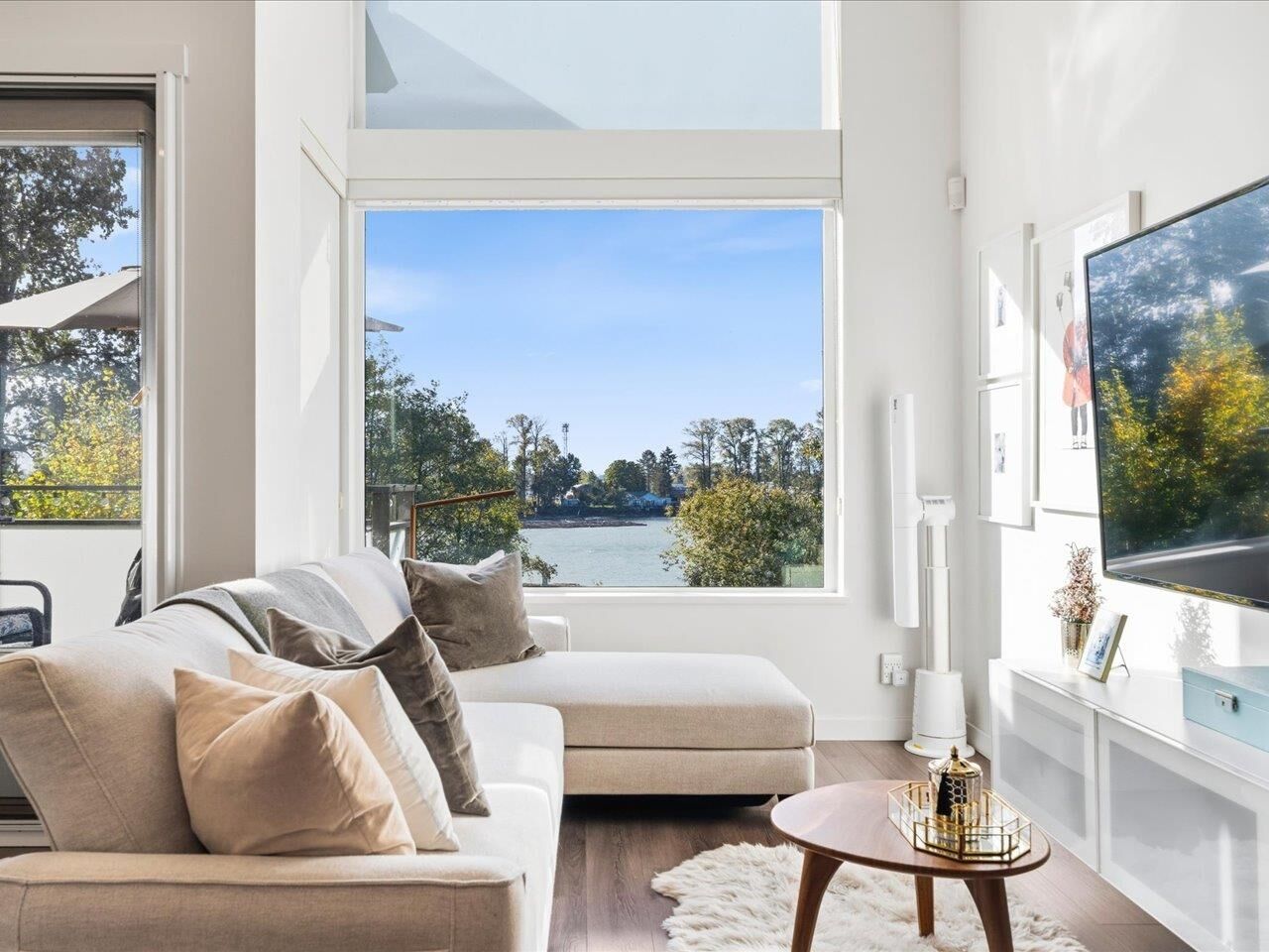 Property Photo: 3138 Riverwalk Avenue 318 BC V5S 0B6