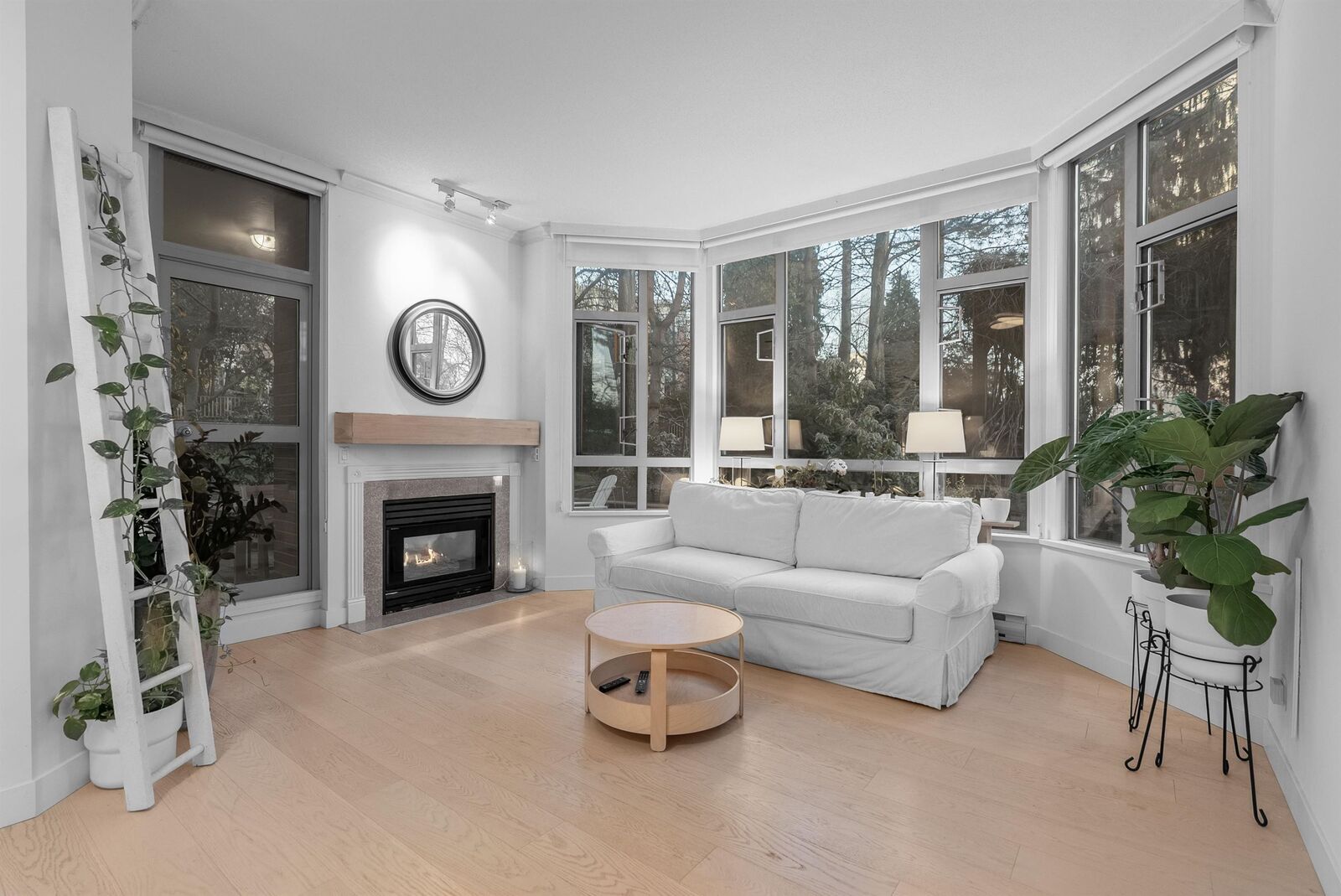 Property Photo:  160 W Keith Road 101  BC V7M 3M2 