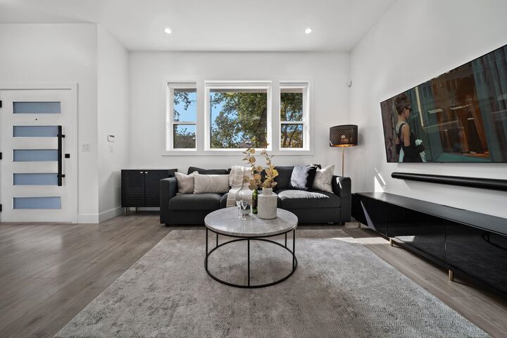Photo de la propriété:  1131 E 23rd Avenue  BC V5V 1Y8 