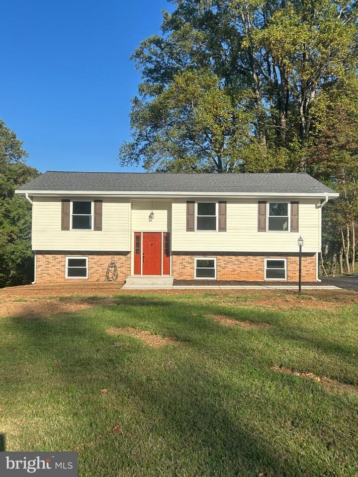 Property Photo: 11825 Cornwell Drive VA 20112