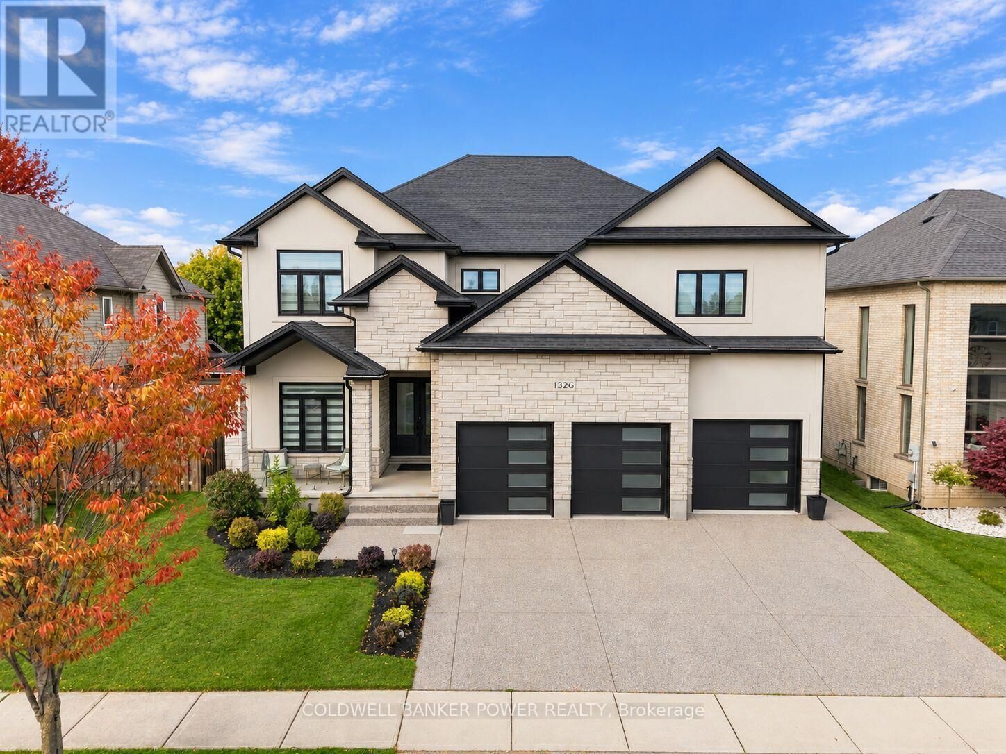 Property Photo:  1326 Birchwood Drive  ON N6K 5C2 