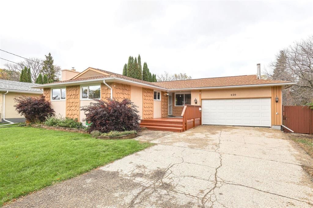 Property Photo:  620 Harstone Road  MB R3R 1C9 