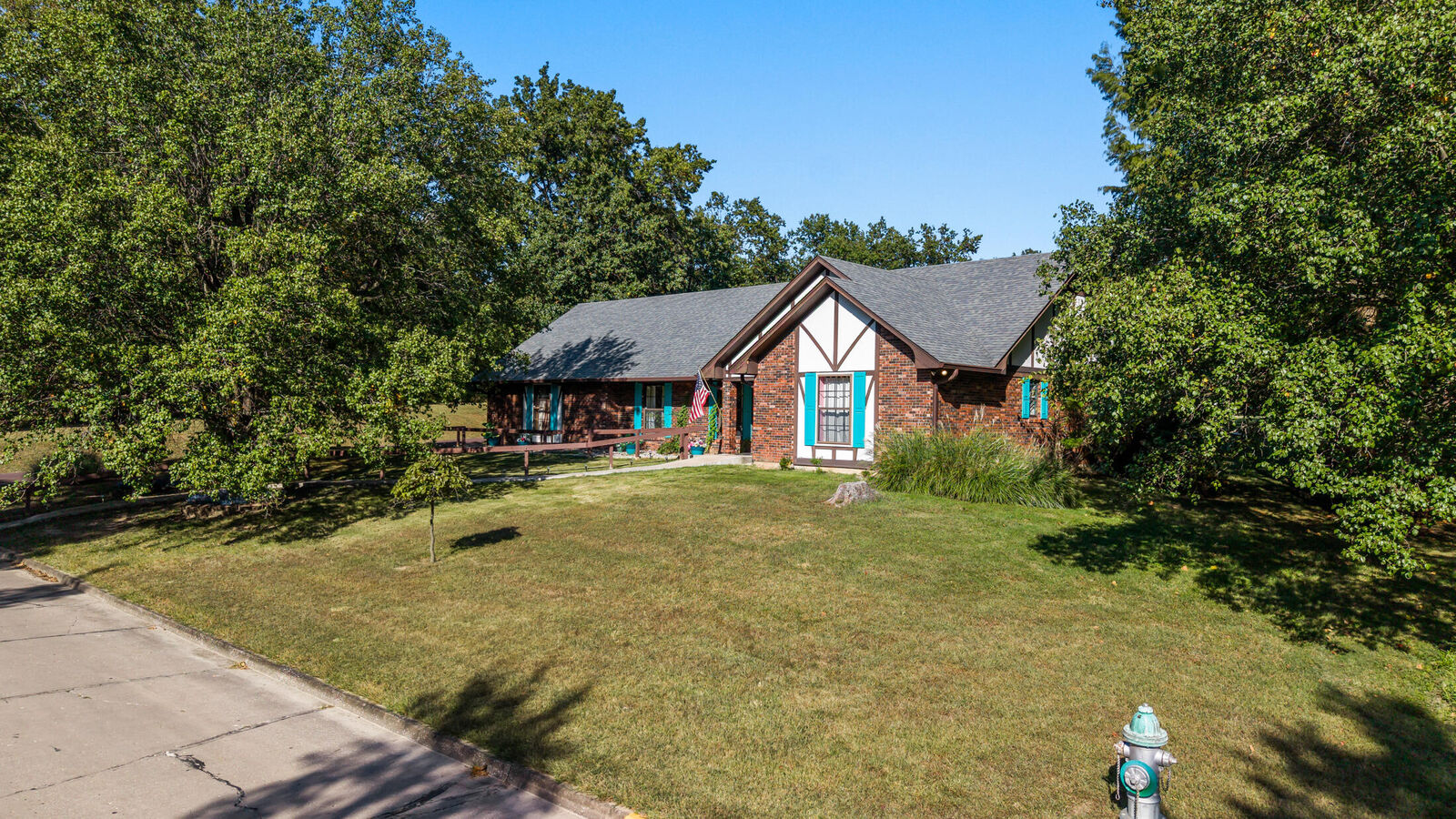 Property Photo: 801 Bradley Ln MO 65251