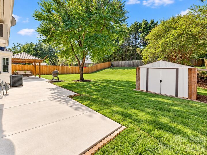 Property Photo: 10008 Wild Dogwood Court NC 28273