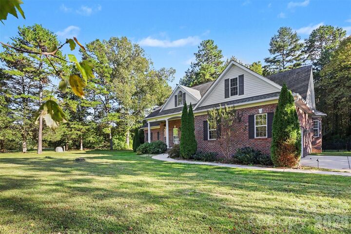Property Photo: 8611 Kerns Meadow Lane NC 28078