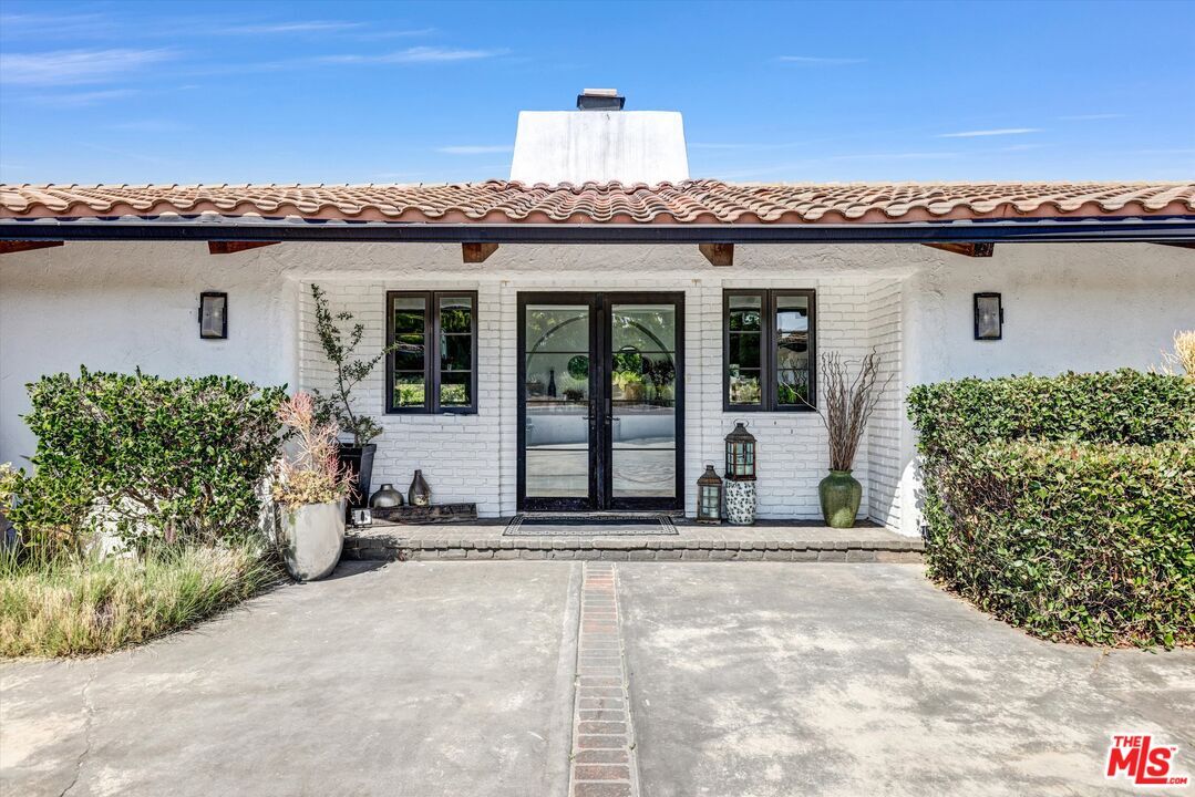 Property Photo:  6656 Dume Dr  CA 90265 