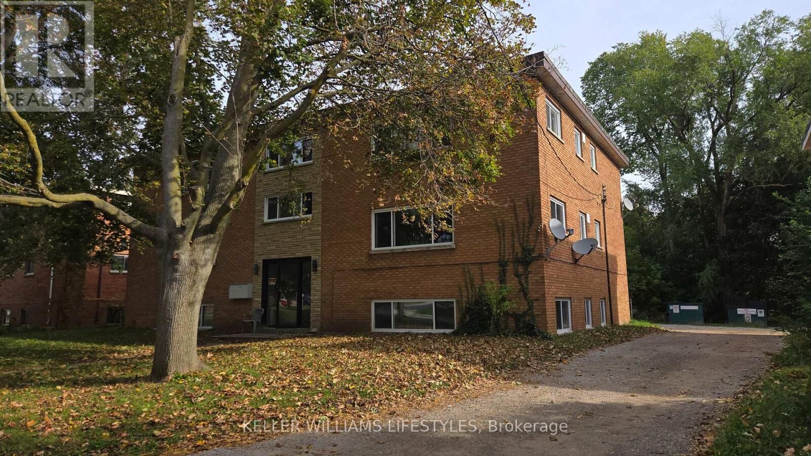 Property Photo:  6 Balfour Place Unit 3  ON N5W 4V8 