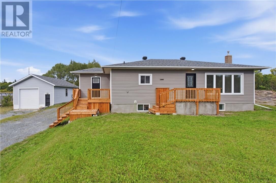 Property Photo:  906 Goodview Road  ON P3G 1B5 