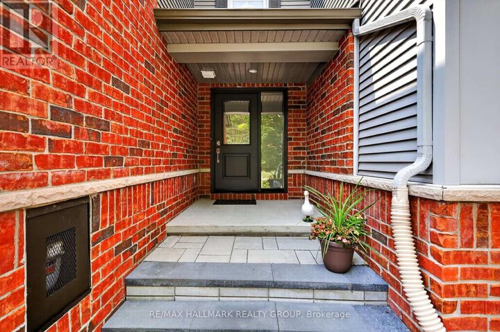 Property Photo:  316 Aldworth Private  ON K2S 0M9 