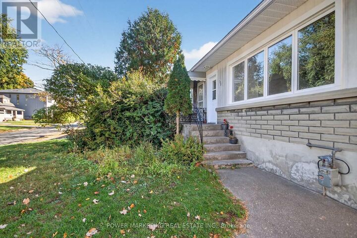 Property Photo:  528 Mutual Street  ON K1K 1C6 