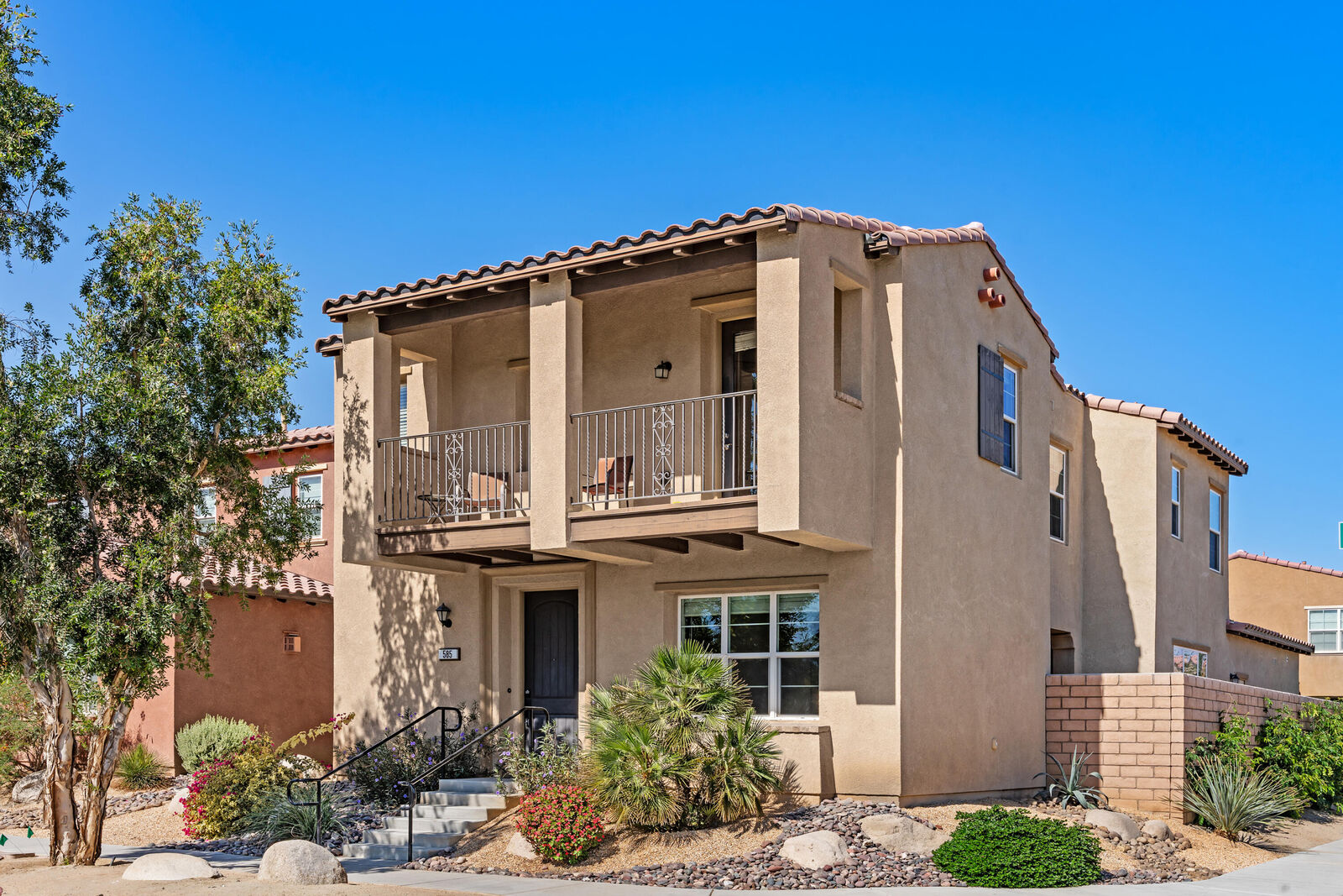 Property Photo: 585 Via De La Paz CA 92211
