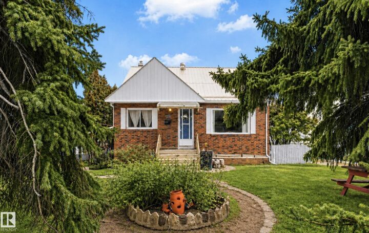 Property Photo:  7703 77 Avenue NW  AB T6C 0K6 