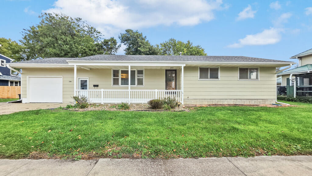 Property Photo:  1104 2nd Street  IA 50501 