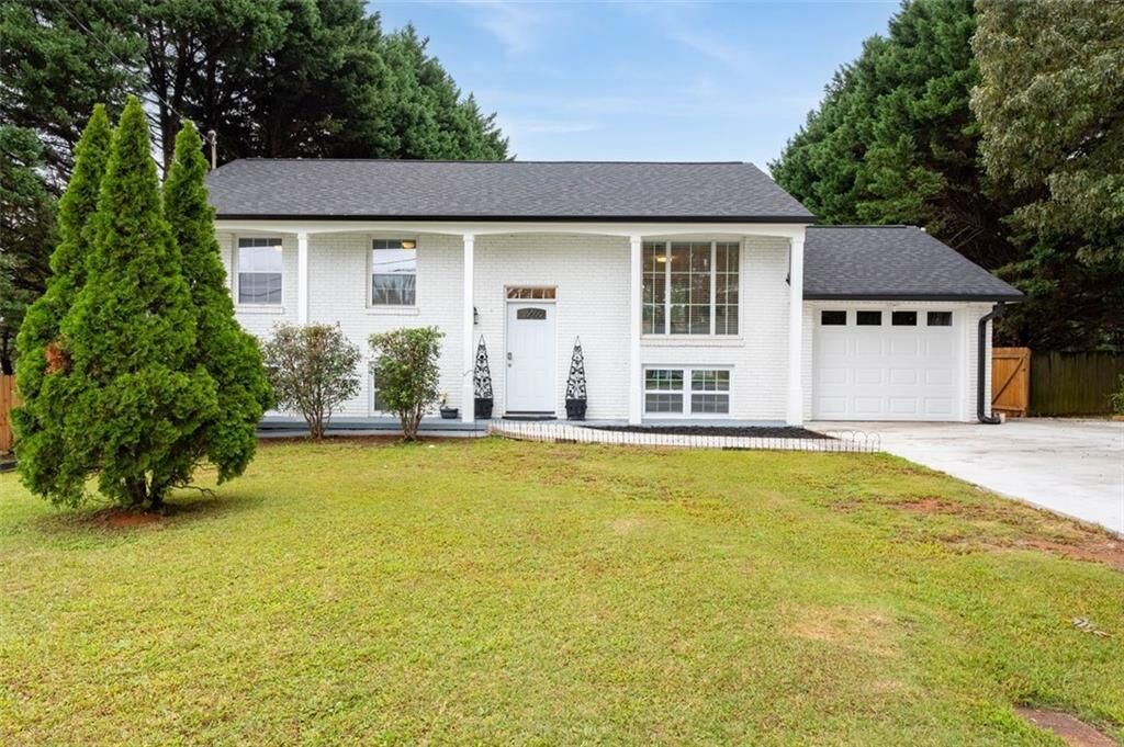 Property Photo:  6216 Hayes Drive  GA 30093 