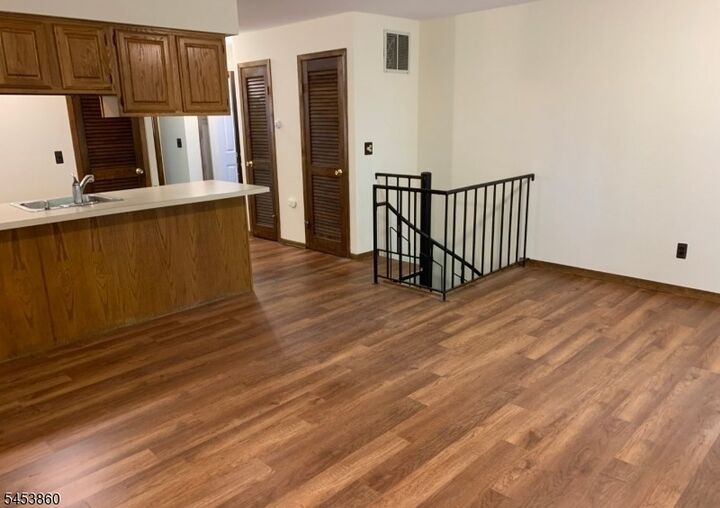 Property Photo:  1 Purgatory Ct Unit 5  NJ 07462 