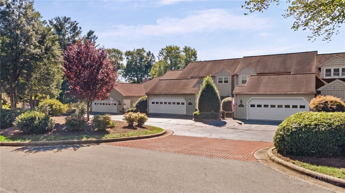 Property Photo: 122 Warwicke 122 NC 27006