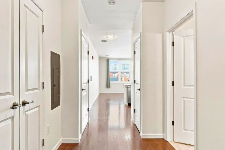Property Photo:  850 Newark Ave 4D  NJ 07306 