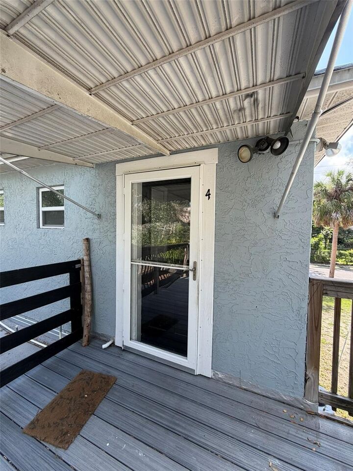 Property Photo:  101 W Lemon Street 4  FL 34689 