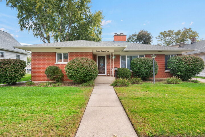 Property Photo:  726 S Union Street  IL 60505 