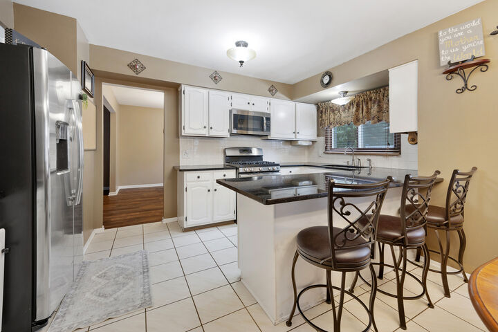 Property Photo: 717 S Point Drive IL 60193