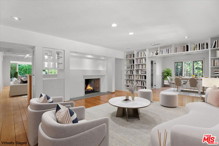Property Photo: 4031 Hollyline Avenue CA 91423