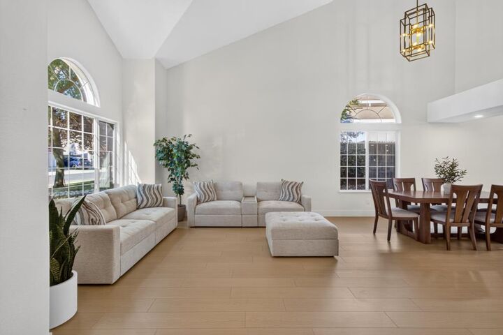 Property Photo: 132 Bloomfield Way CA 95630