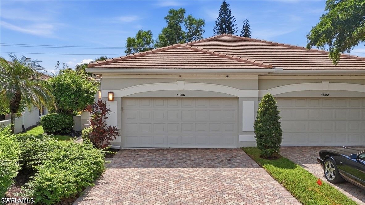 Property Photo:  1806 Leamington Lane  FL 34109 