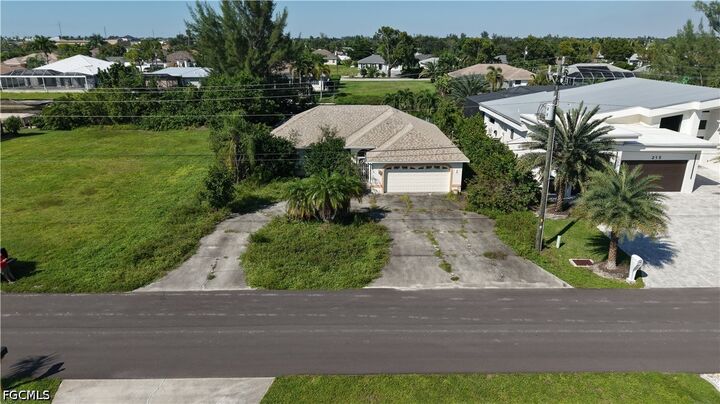 Property Photo: 209 SE 28th Terrace FL 33904
