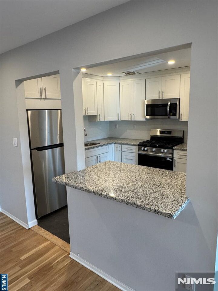 Property Photo:  288 Hoover Avenue 2  NJ 07003 