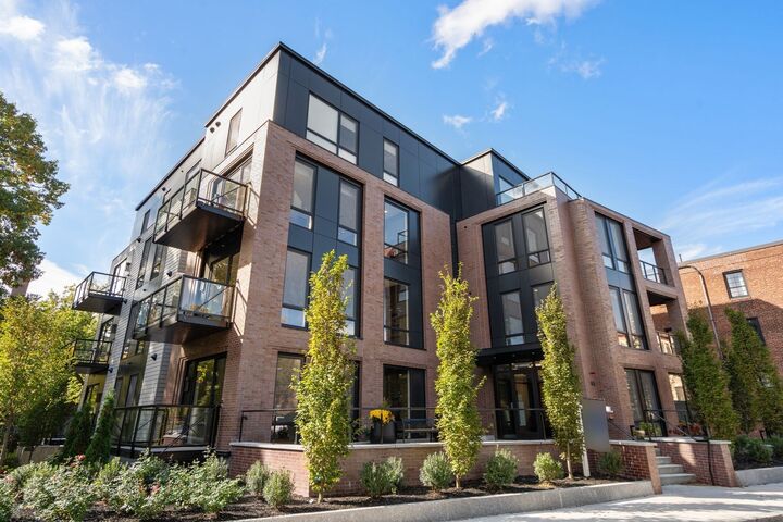 Property Photo:  80 Vernon Unit 1A  MA 02446 
