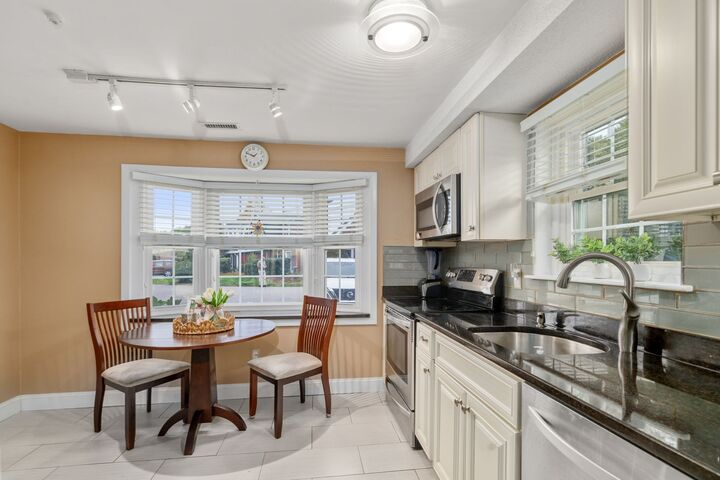 Property Photo:  4 Jennifer Ln 4  MA 02072 