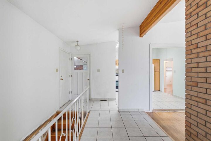 Property Photo:  132 Lake Wapta Rise SE  AB T2J 2M9 