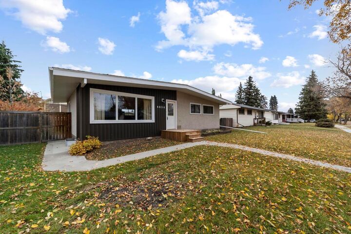 Property Photo:  4614 61 Street  AB T4V 2H7 