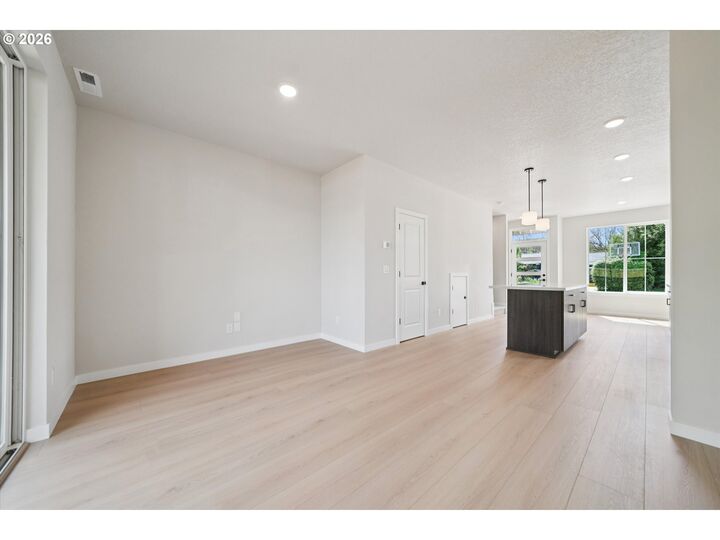 Property Photo: 5941 SE Reedway St OR 97206