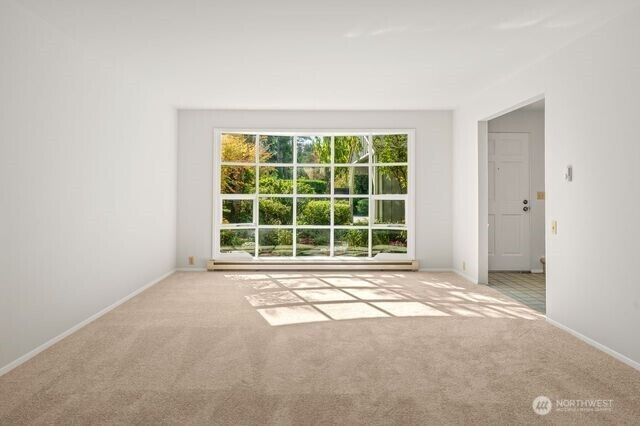Property Photo:  1420  Bellevue Way  SE 8  WA 98004 