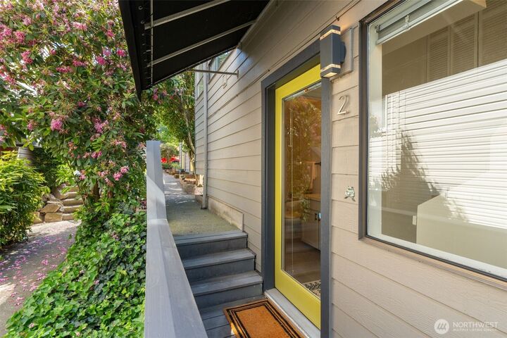 Property Photo:  2831  Fourteenth Ave W #2  WA 98119 