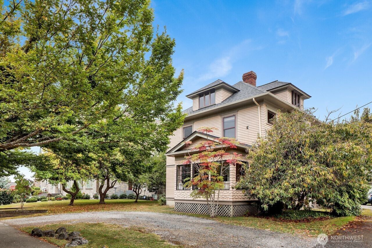 Property Photo: 1505 Broadway WA 98225