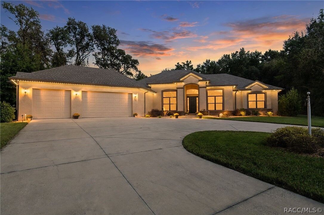 Property Photo: 29 W Ipswich Lane FL 34442