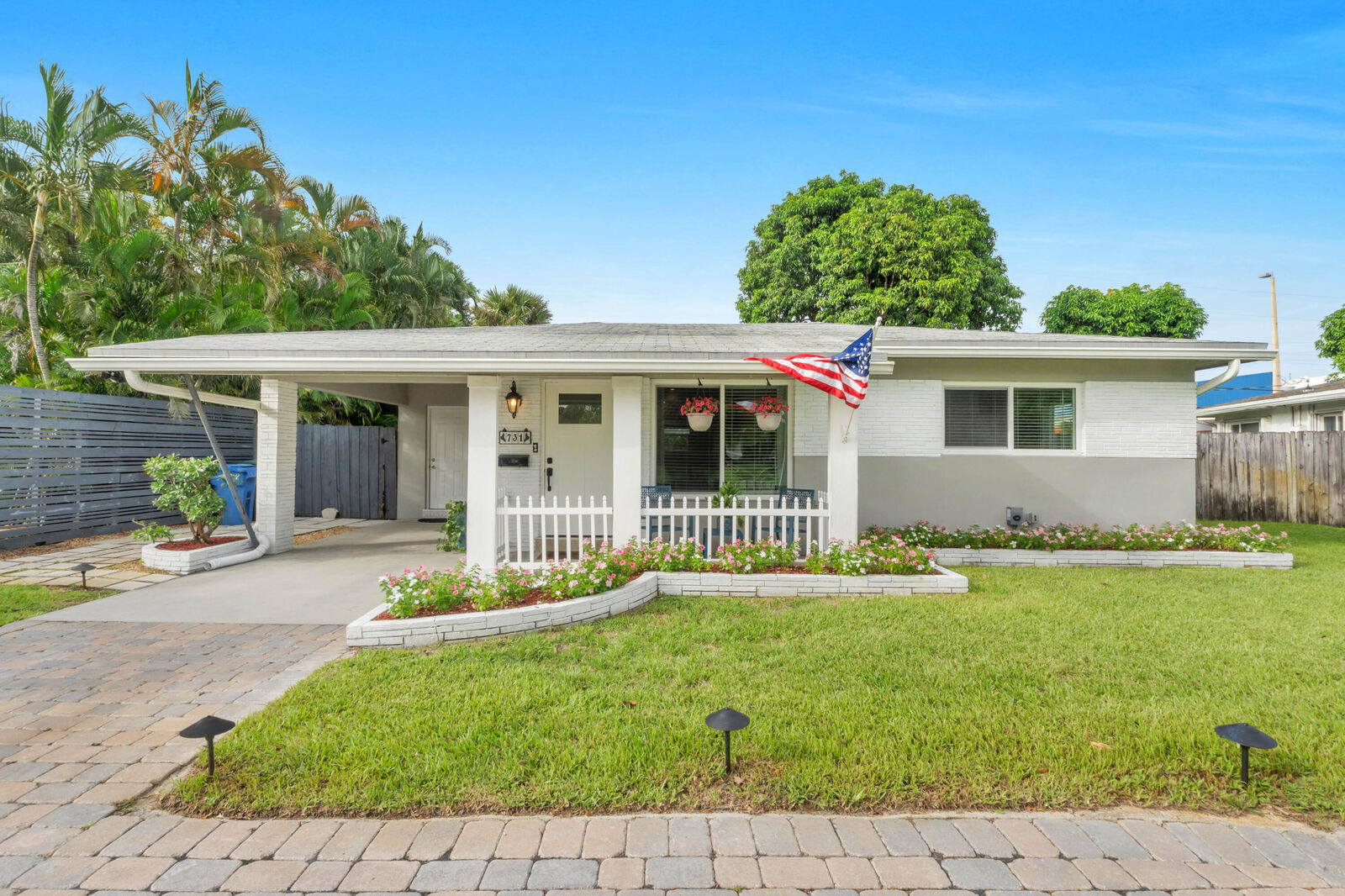Property Photo: 731 NE 49th Street FL 33334