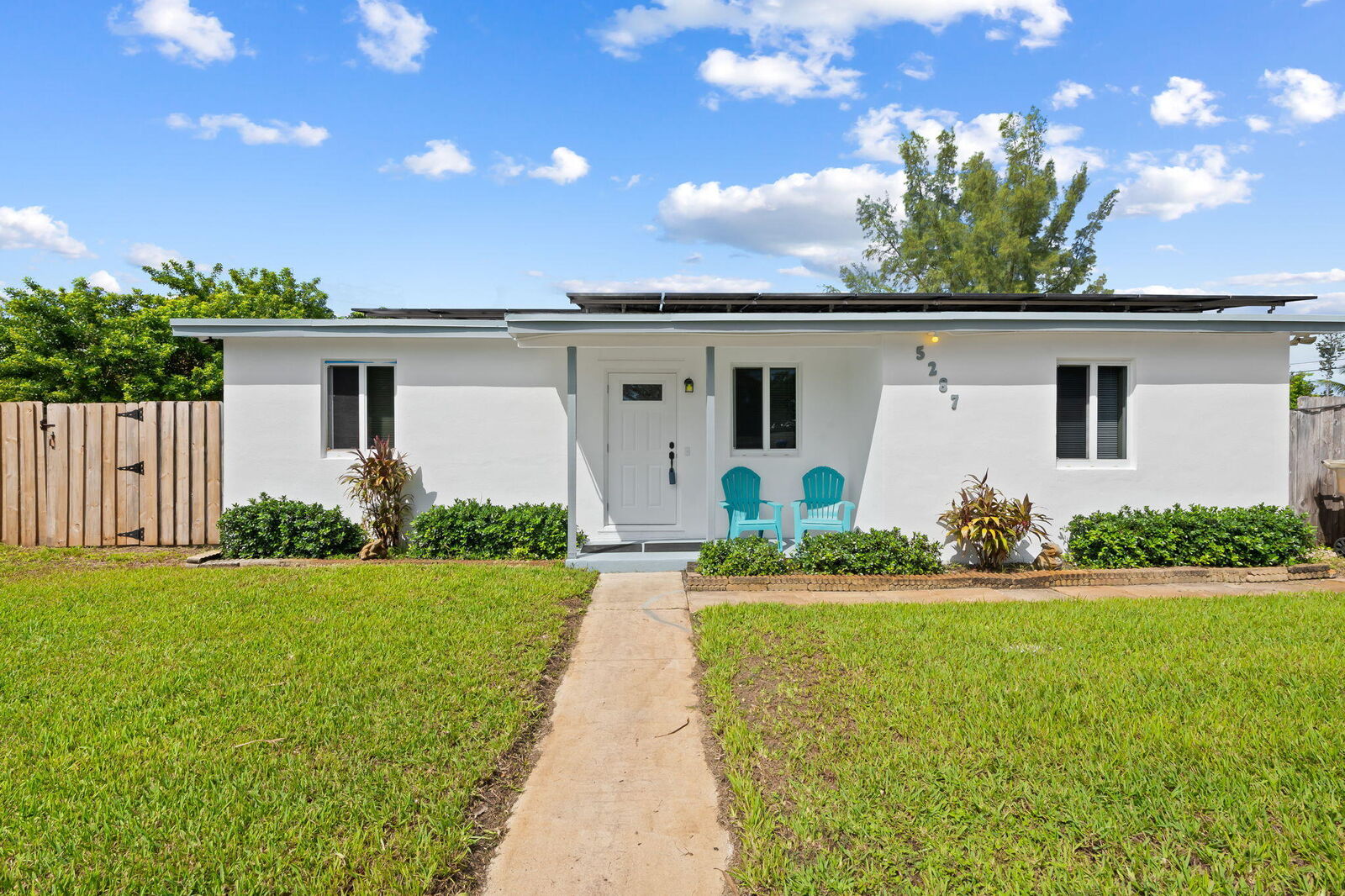 Property Photo: 5287 NE 14th Terrace FL 33064