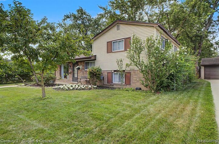 Property Photo:  33223 Lynx Street  MI 48185 