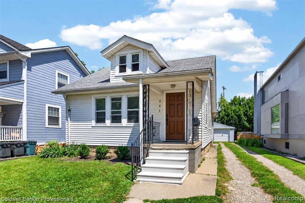 Property Photo:  991 Humphrey Avenue  MI 48009 