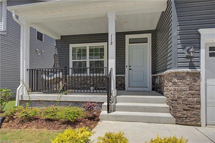 Property Photo:  118 Oxford Rn  VA 23662 